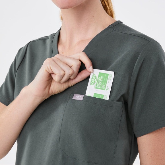 FIGS Catarina One-Pocket Scrub Top in Bonsai Size M - Picture 3 of 5